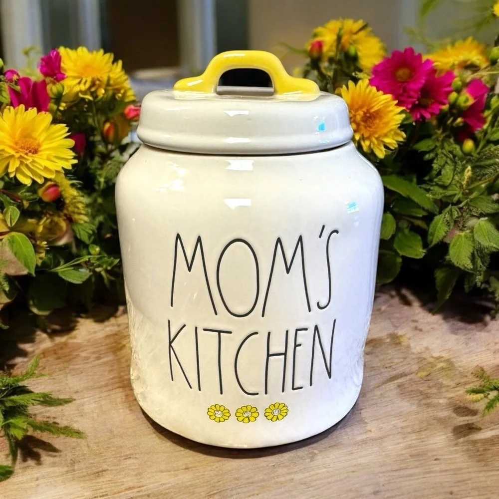 Rae Dunn MOMS KITCHEN Spring Daisy Collectible Canister NWOT Yellow & White Cute